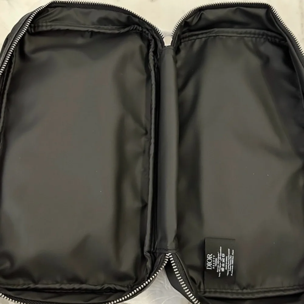 NIB Christian Dior Backstage makeup brush set with travel case. NIB with samples - Picture 7 of 9